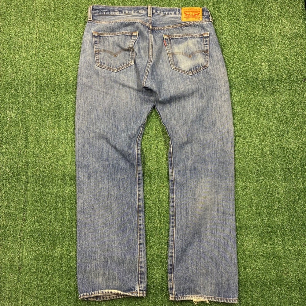 Y2K 2000's Levi's 501 Medium Wash Jeans
